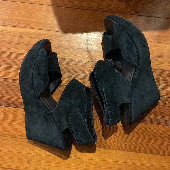 Blue suede wedges - Picture 4 of 5